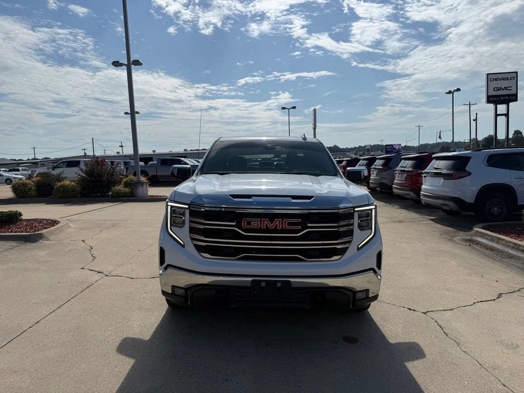 Used 2022 GMC Sierra 1500 SLT with VIN 3GTUUDED6NG560892 for sale in Little Rock