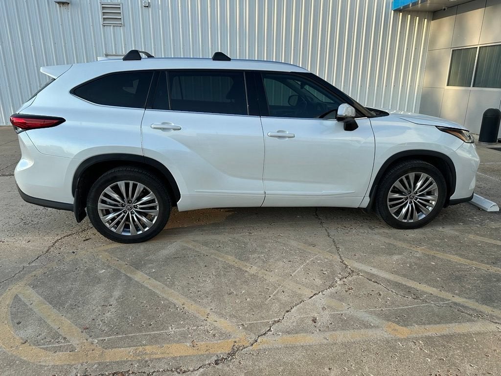 2022 Toyota Highlander Platinum